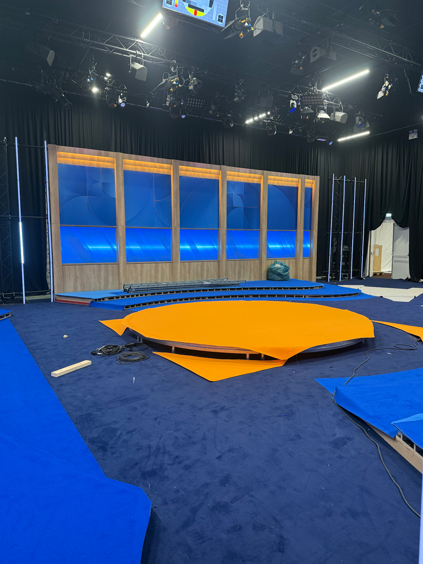 Studio- en evenementenlocatie waar decor en inventaris worden afgebouwd en afgevoerd