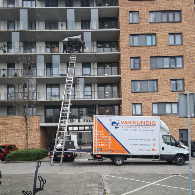 Verhuisliftservice door Vakkundig Verhuizingen & Transport