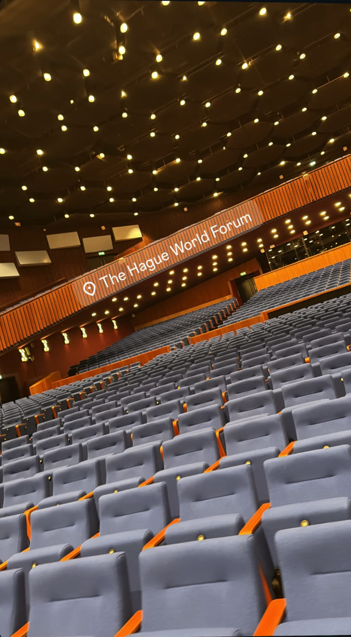 Zaal van World Forum Den Haag tijdens logistieke coördinatie door Vakkundig